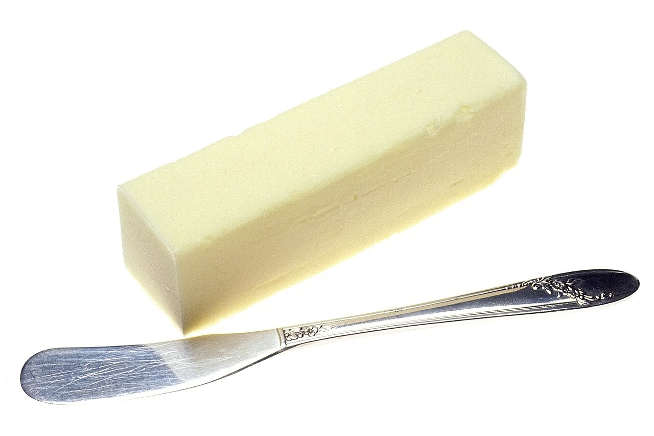 Barra de mantequilla con cuchillo